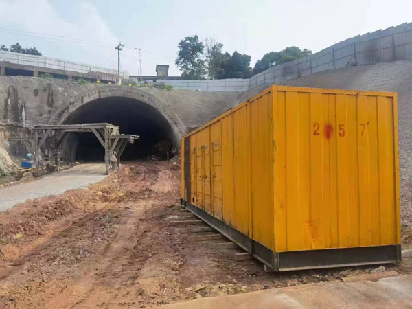 定陶发电机出租自启装置的工作原理是什么？
